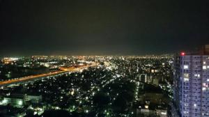 ローレルタワー尼崎の神戸側の高層階からの夜景