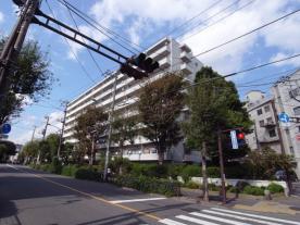 マンションニュー目黒の外観